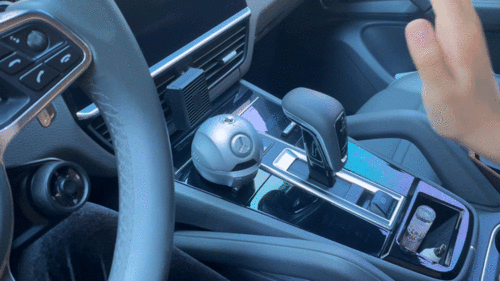 揮手感應(yīng),一秒散香 極具 科幻感 的車載香薰,一秒提升車飾逼格