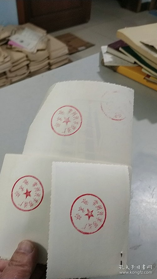 七十年代江蘇省常州汽車修造廠生產(chǎn)的 dllc牌大客車 出廠,整體造型,內(nèi)飾,3張老照片合售 車頂有行李盤架 每一枚照片都有常州汽車修造廠公章 檔案館級別的老照片藏品